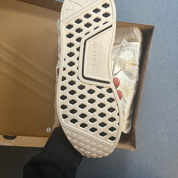 Adidas NMD R1 - Picture 2 of 7